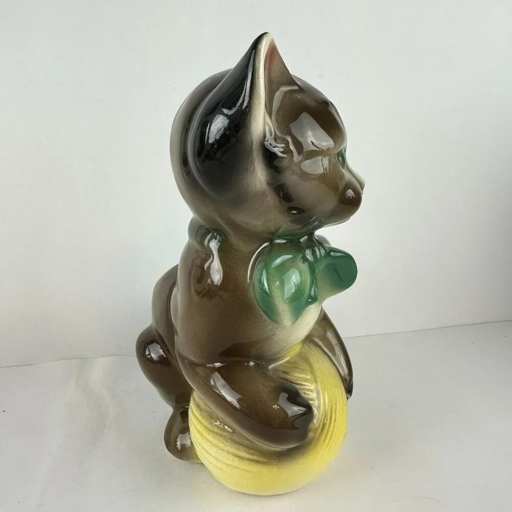 Vintage Royal Copley Ceramic Cat Planter With Bow & Yarn Ball - Picture 6 of 8